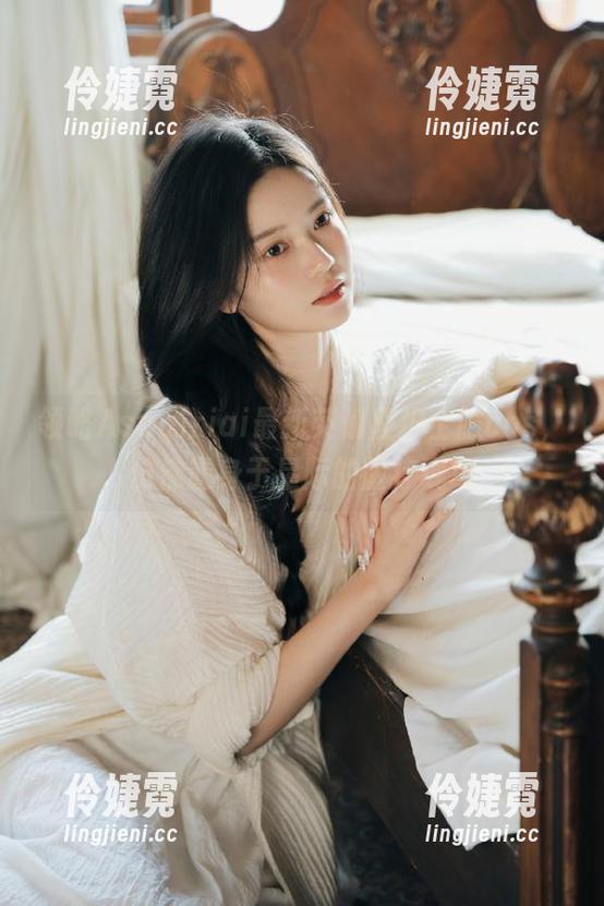 领略Asagiriai最新英仙座护士服cos，仿佛置身于星际的医疗现场-伶婕霓
