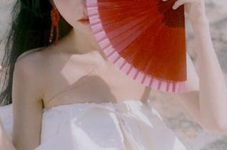 Feilin嗲囡囡 - 方绮言Ayaka带你探索泳装写真图册，海浪声中尽显甜美少女心！