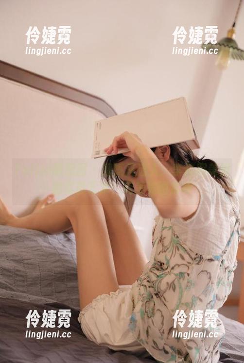 Feilin嗲囡囡 - 细腻又迷人：李梓熙美脚的写真艺术，完美美图赏析-伶婕霓