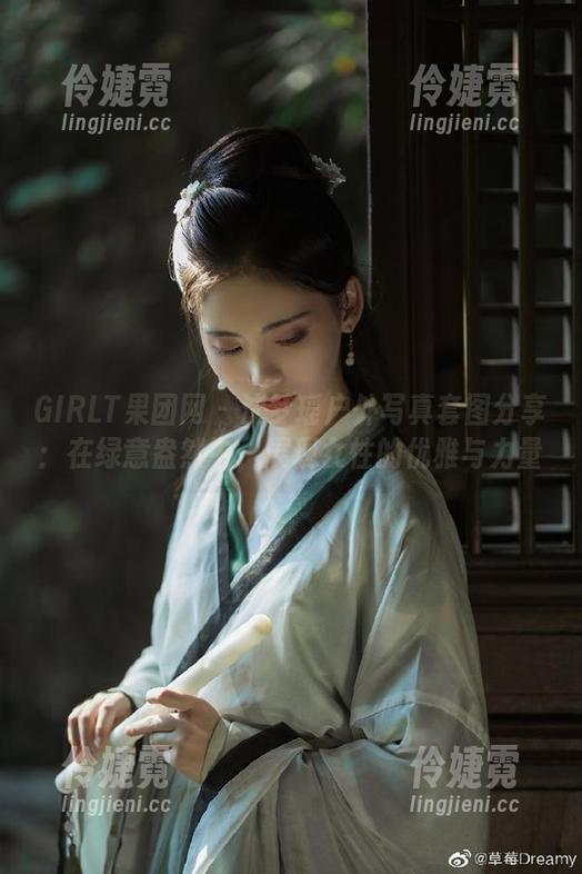 GIRLT果团网 - 沈梦瑶户外写真套图分享：在绿意盎然中，展现女性的优雅与力量-伶婕霓
