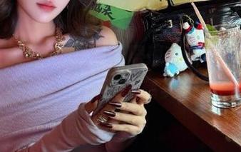 GIRLT果团网 - 惊艳展现！蜜桃Q妹儿美脚写真，免费获取精美图片合集