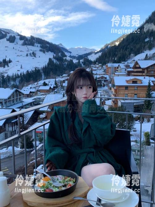GIRLT果团网 - 酸酱兔短裙写真美图：免费下载分享时尚之美-伶婕霓