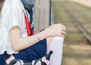 HuaYang花漾 - Cris_卓娅祺旗袍合集：令人艳羡的壁纸，却总让我忍不住自嘲一番