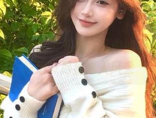 HuaYang花漾 - 私拍作品中的小海臀，丝袜细节尽显迷人风采