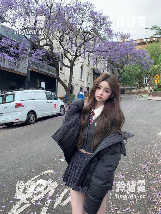 HuaYang花漾 - 穆菲菲镂空写真在线发布，美图展现独特魅力，带你领略时尚背后的故事！-伶婕霓