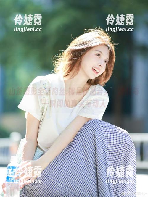 山茶摄影全新肉丝.裸足作品合集，捕捉每一瞬间的真实与动人-伶婕霓