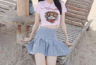 K酱私拍写真：沉默的学姐逆袭，笑不活泼但美得让人心动！