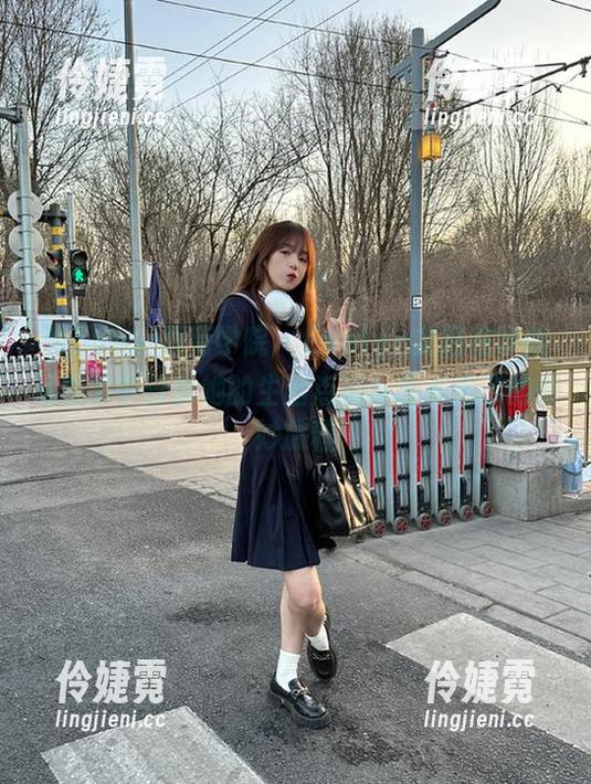 MFStar模范学院 - Evelyn艾莉在学姐写真集中分享她的生活点滴与艺术追求的奇妙旅程-伶婕霓