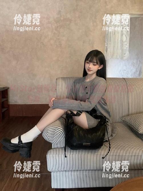 MiStar魅妍社 - 程小烦不烦的最新校服写真，更新你的校园视觉体验-伶婕霓