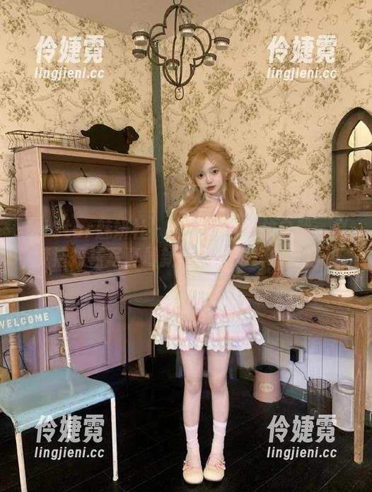 MiStar魅妍社 - 在图库中释放自我：赵梦洁短裙写真最新作品中的欢乐与自嘲-伶婕霓
