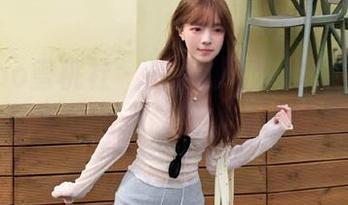 MiiTao蜜桃社 - 独家更新：Cris_卓娅祺修女写真原图，展现她独特的艺术魅力