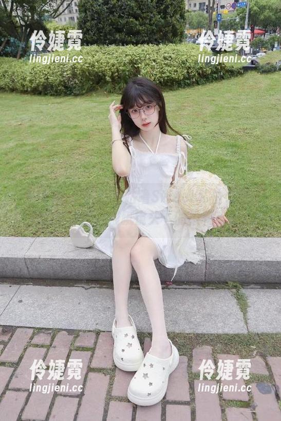 MiiTao蜜桃社 - 咕噜Sweet私拍《白色温柔》套图，细腻镜头下的柔和与张力-伶婕霓