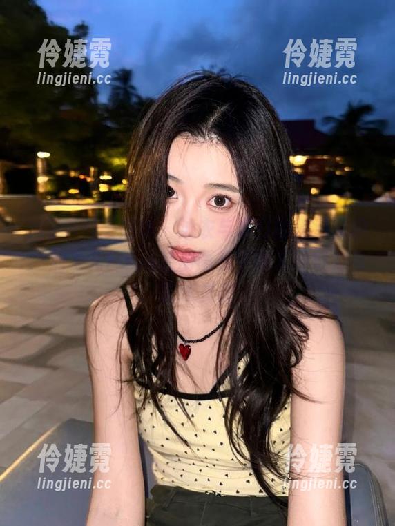 MyGirl美媛馆 - 泳衣与夏日的浪漫交织：刘飞儿Faye私房图集中的无穷魅力与艺术灵感-伶婕霓