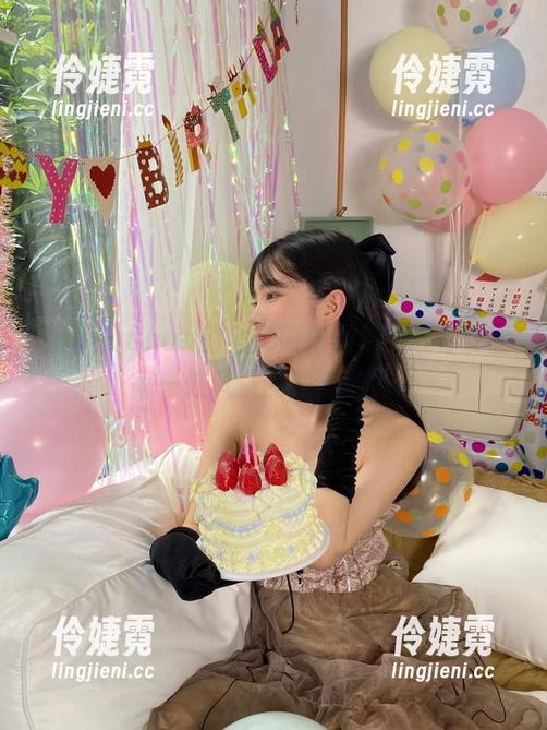 PoppaChan的全套旅拍图集，让你体验每一处风景的独特魅力！-伶婕霓