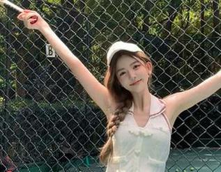 在这里下载PoppaChan全部雷姆兔女郎写真全集，带来视觉的震撼之旅！
