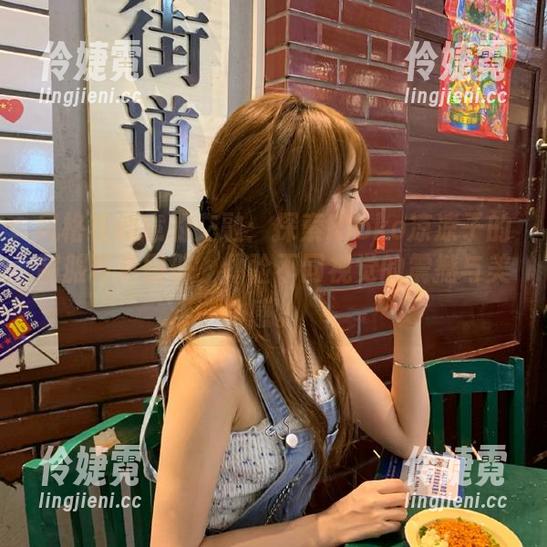 风格与创意的交融：探索Rioko凉凉子的制服写真图册，体验不同视觉的震撼与美感。-伶婕霓