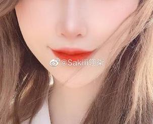 想看Sakiiii翎柒的美足作品？在线图片让你感受她的独特风格