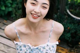 微密圈 - Sia不吃鱼OL丝足高清写真，带你走进一个充满艺术感的女性世界