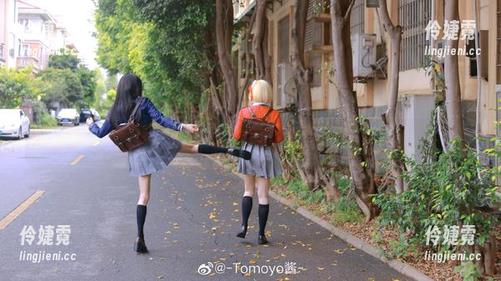 观看Tomoyo酱的白衬衫写真，带你领略风格与气质的完美融合-伶婕霓