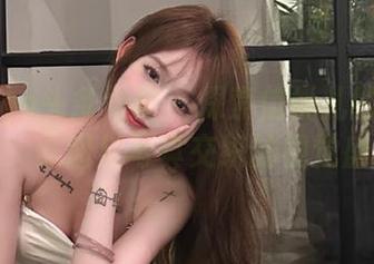 TouTiao头条女神 - 探索信悦儿的透明魅力：美图与写真交织的视觉盛宴