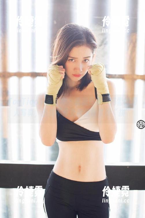 TouTiao头条女神 - 最新分享：冯雪娇丽人写真，虽然不是女神但依然很“拼”-伶婕霓