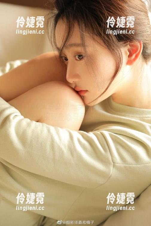 TouTiao头条女神 - 李梓熙呈现瑜伽图集分享，探索身心与自然的深度连接-伶婕霓
