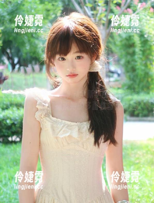 TouTiao头条女神 - 全新李由美御姐高清写真集，带你探索她的多面性与无限魅力-伶婕霓