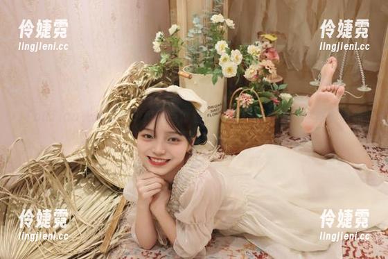 TouTiao头条女神 - 校服与青春的碰撞：温心怡写真原图讲述故事的美丽-伶婕霓