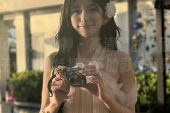TouTiao头条女神 - 高清黑白作品探索：王佳凝独特视角下的影像世界