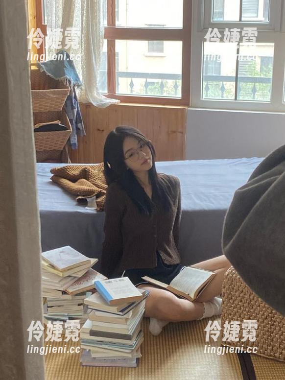 UGirls尤果网 - 乔依琳最新水手服美图上线，能把海水都晒成热泪！-伶婕霓