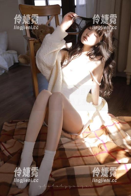 UGirls尤果网 - 小潘鼠的自拍艺术，令人心动，网盘下载马上来体验！-伶婕霓