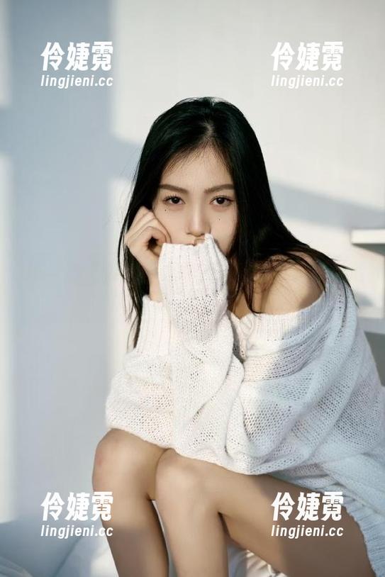 UGirls尤果网 - 尤菲儿白衬衫写真集精选：优雅与自信的完美结合-伶婕霓