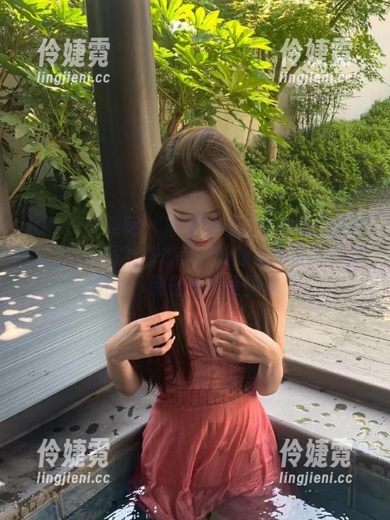 UGirls尤果网 - 准备好迎接慕羽茜女王的华丽时刻吗？点击获取她的最新写真资源图片，别怪我没提醒你！-伶婕霓