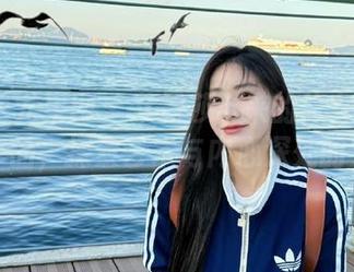 UGirls尤果网 - 艾霓莎带来的修女风格套图作品，探索艺术与内心深处的共鸣