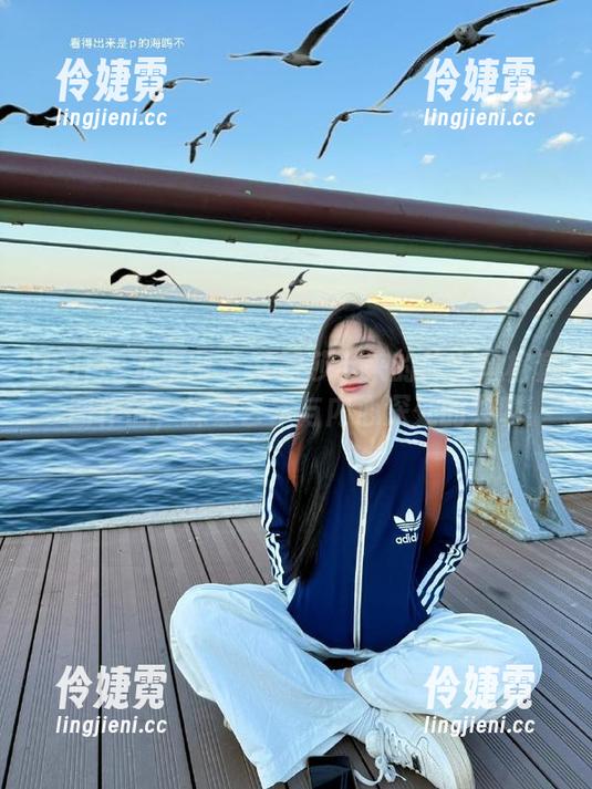 UGirls尤果网 - 艾霓莎带来的修女风格套图作品，探索艺术与内心深处的共鸣-伶婕霓