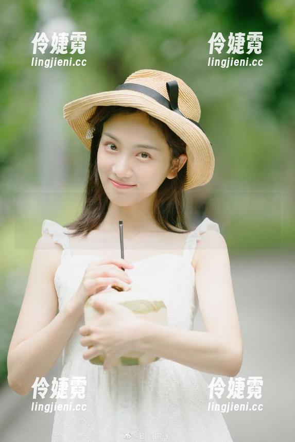 UGirls尤果网 - 探索赵伊彤的可爱世界，死库水写真图包引领时尚潮流！-伶婕霓