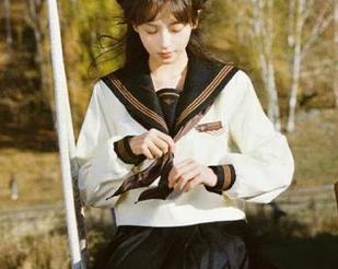 XIAOYU语画界 - 下载绯月樱的制服写真，不小心自嘲成为了我的日常！