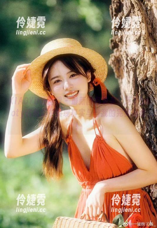 XIAOYU语画界 - 最新图包来袭！芝芝booty在校服中展现真实与自我的完美融合！-伶婕霓
