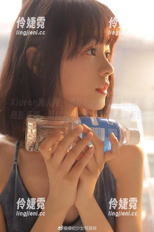 Xiuren秀人网 - 最新Egg尤妮丝连衣裙摄影资源，带你穿越时空感受潮流背后的故事-伶婕霓