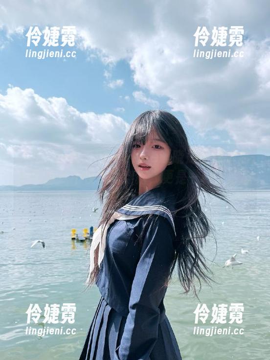 Xiuren秀人网 - Elise谭晓彤的短裤私拍写真：不仅仅是穿搭，更是一种生活态度的展示！-伶婕霓