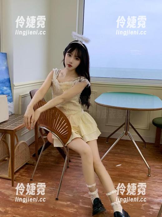 Xiuren秀人网 - 追逐潮流，司妃SL最新美图献上魅力十足的皮衣穿搭-伶婕霓