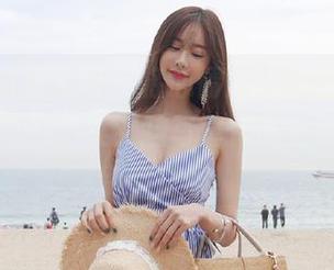 Xiuren秀人网 - 将心情定格在图片中，吃白菜的vi菜菜女孩写真作品全新更新，别错过哦！