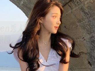 Xiuren秀人网 - 大白兔吖质感清纯写真原图，图包展现甜美清新的气质