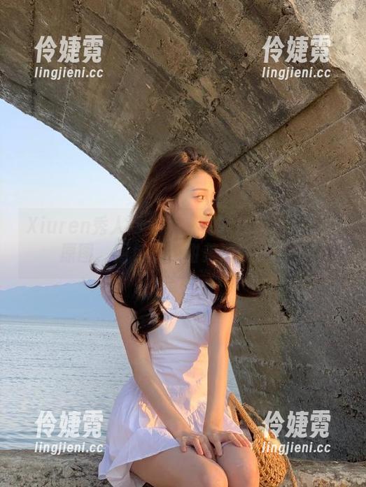 Xiuren秀人网 - 大白兔吖质感清纯写真原图，图包展现甜美清新的气质-伶婕霓