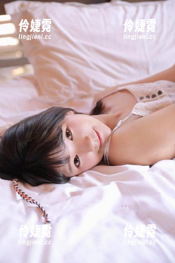 Xiuren秀人网 - 娜娜子呀的裤里丝图集：在不经意间展现自己的真实与个性！-伶婕霓