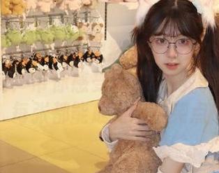 Xiuren秀人网 - 安然anran的泰国旅拍精彩图库：带你感受旅行中的搞笑与美丽，每张都能成为绝佳笑点！