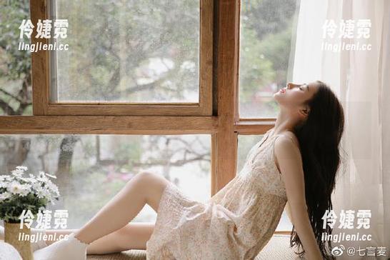 Xiuren秀人网 - 从小海臀Rena到网袜：精选图片带你领略绝美写真背后的故事！-伶婕霓