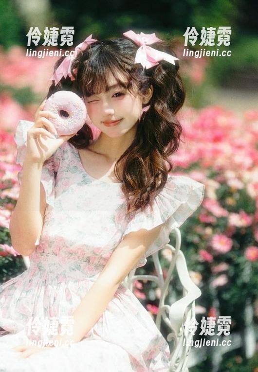Xiuren秀人网 - 小逗逗棉袜写真，无圣光中的甜蜜瞬间记录-伶婕霓