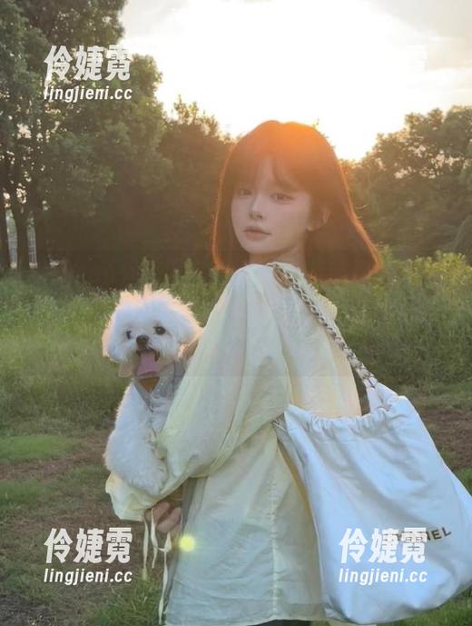 Xiuren秀人网 - 就是阿朱啊带你进入她的世界：充满剧情的写真合集，壁纸风格让你爱不释手！-伶婕霓