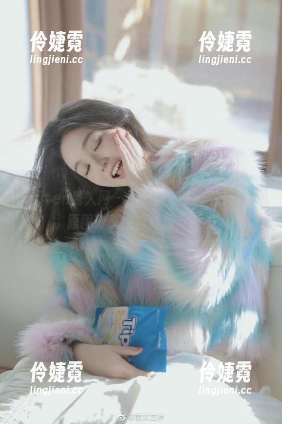 Xiuren秀人网 - 张美荧睡衣写真新作，原图分享诠释休闲与时尚-伶婕霓